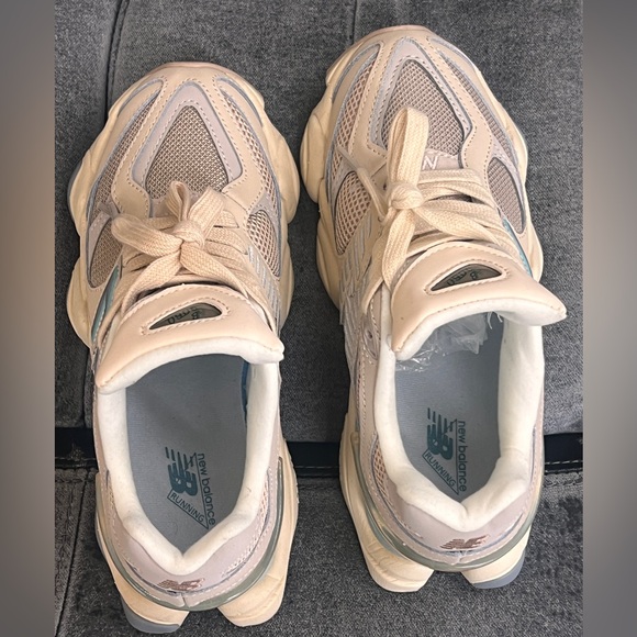 WOMEN’S New Balance 9060 Ivory Cream Pink Sand - Picture 5 of 10